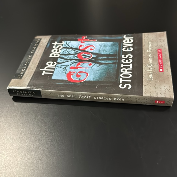 Scholastic Classics: The Best Ghost Stories Ever - Paperback Novel - Picture 3 of 10